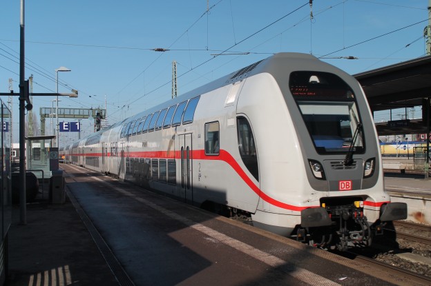IntercityZüge auf der Strecke Norddeich Mole — Bremen Hbf