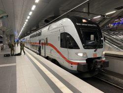 Intercity 2 (KISS-Doppelstockzug) in Berlin Hbf. Foto: Frank Winkel